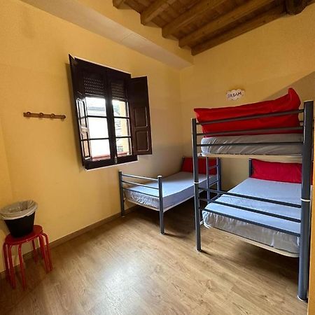 Albergue De Peregrinos Compostela Molinaseca Bagian luar foto