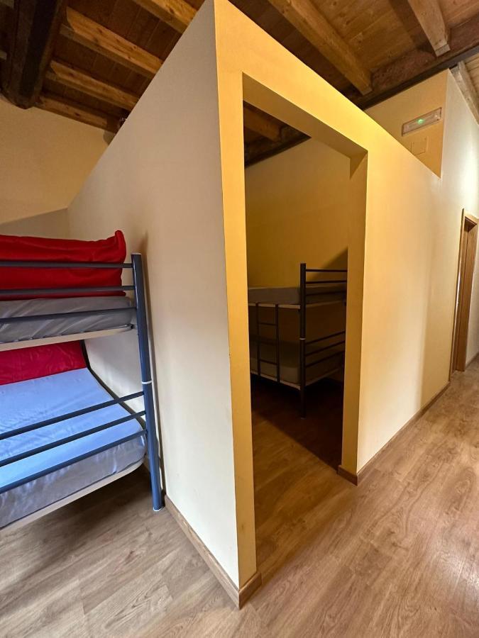 Albergue De Peregrinos Compostela Molinaseca Bagian luar foto