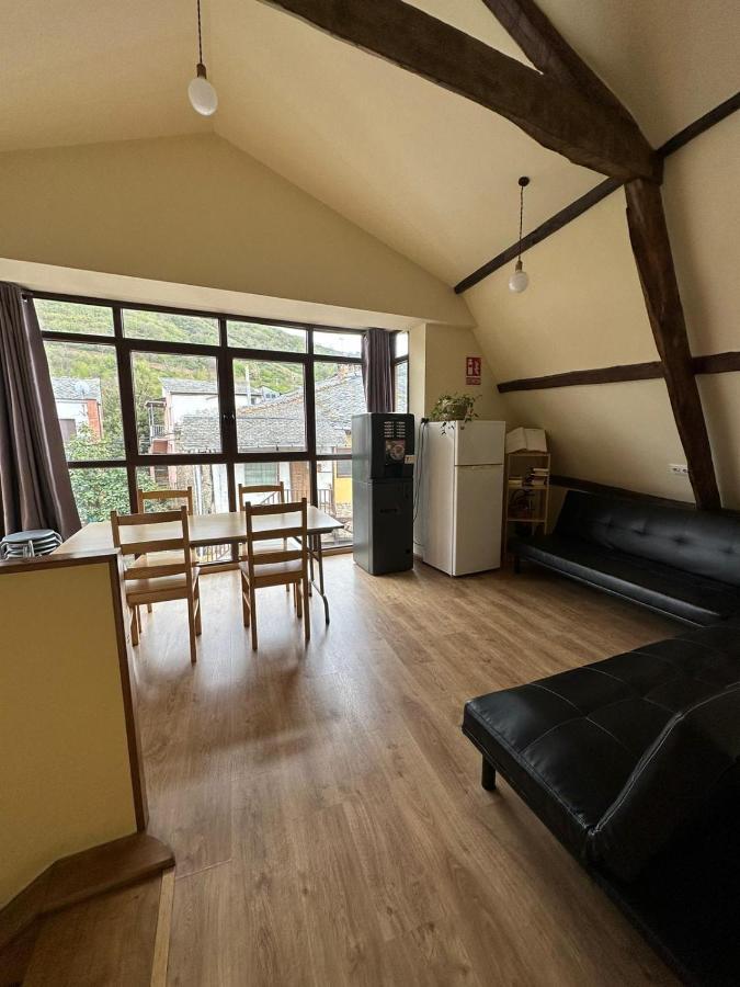 Albergue De Peregrinos Compostela Molinaseca Bagian luar foto
